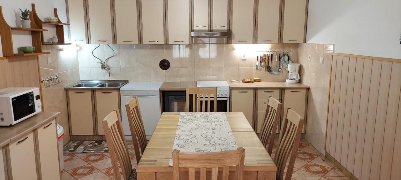 Apartmani Sladana Kampor Екстер'єр фото